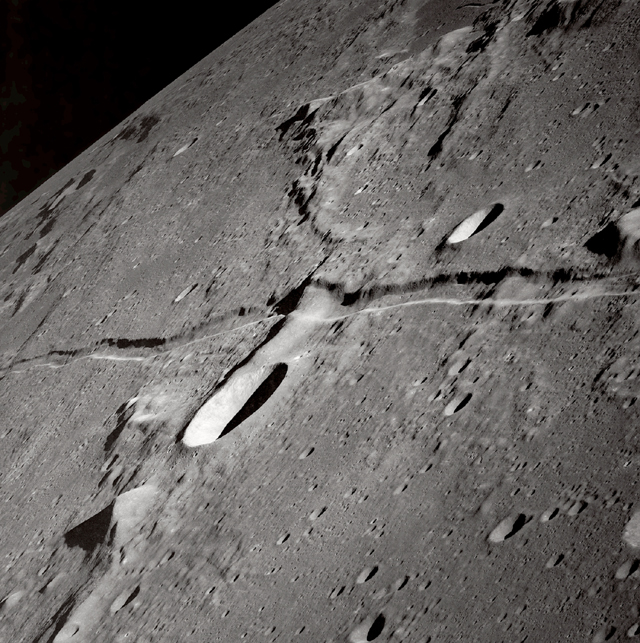 Moon Split or Islamic Hoax? Moon-rille